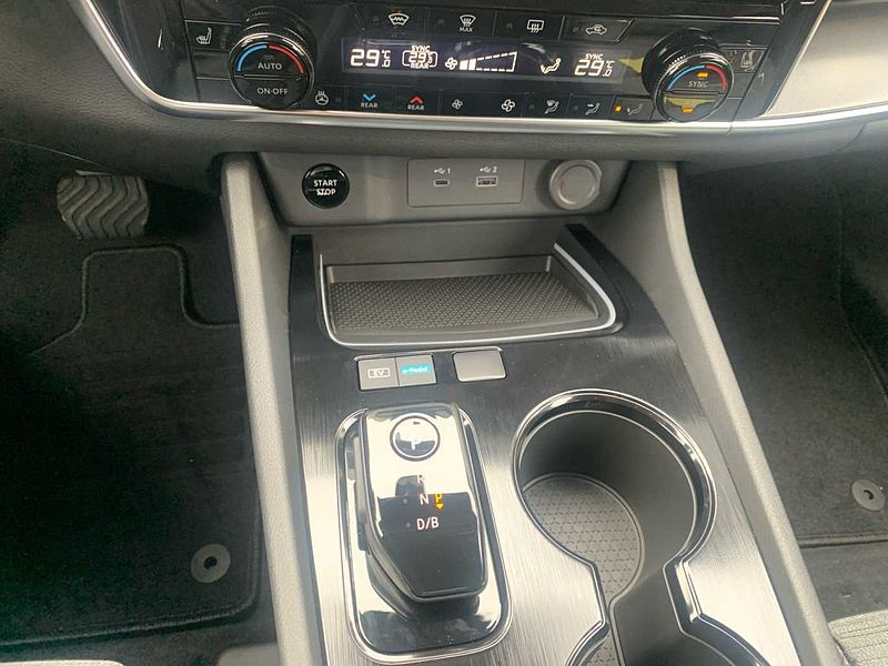 Nissan X-Trail ePower E-4orce N-Connecta 4x4 AHZV HUD Panorama Glasdach 360° Kamera, LED, NAVI